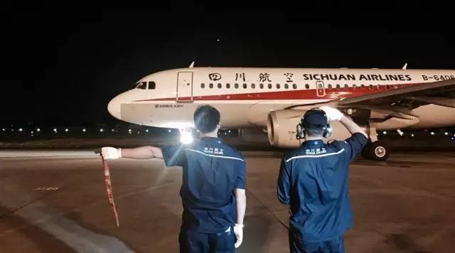 川航回应旅客想摆餐被拒刁难乘务组川航回应旅客想摆餐被拒刁难乘务组——事件深度解析