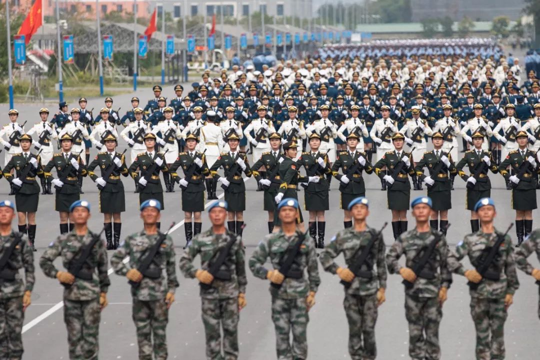 阅兵训练过程阅兵训练过程是一个严谨而复杂的过程，包括多个阶段和方面。一般来说，阅兵训练过程包括以下内容